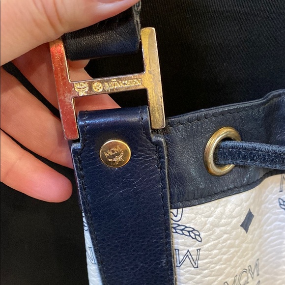 Vintage MCM White and Navy Crossbody Bucket Bag - Picture 3 of 15